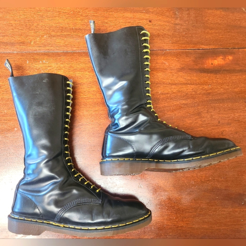 Made in England Doc Marten boots - Picture 5 of 9